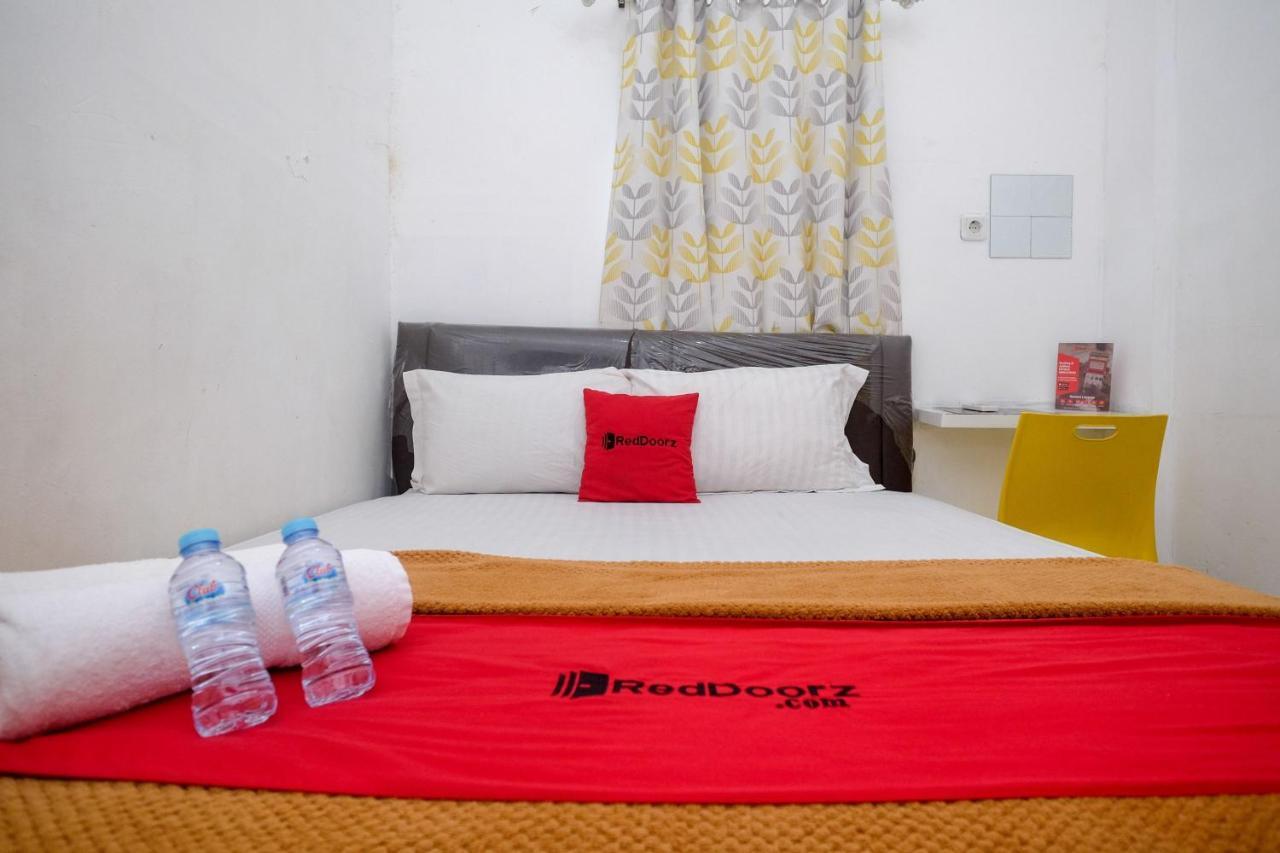 Wisma tamu Reddoorz Near Politeknik Manado