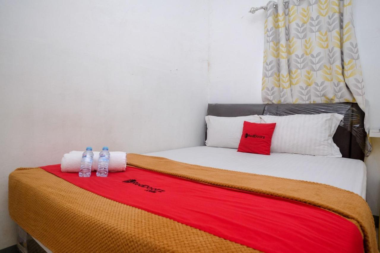 Wisma tamu Reddoorz Near Politeknik 2*