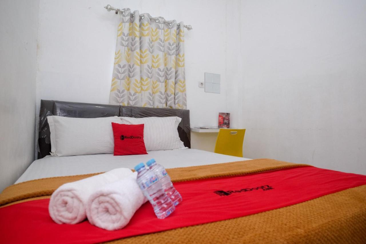 Wisma tamu Reddoorz Near Politeknik 2*