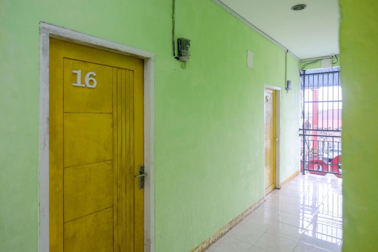 Reddoorz Near Politeknik Wisma tamu