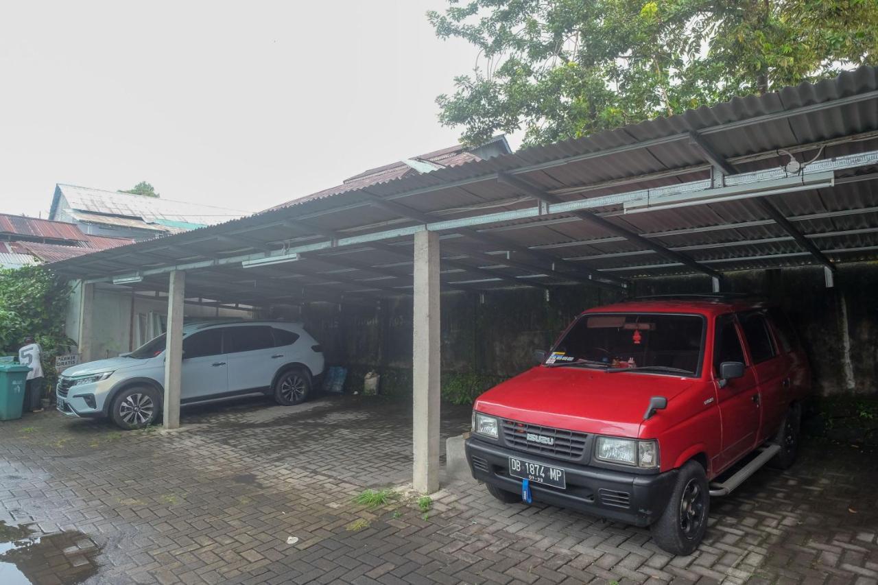 Wisma tamu Reddoorz Near Politeknik Manado