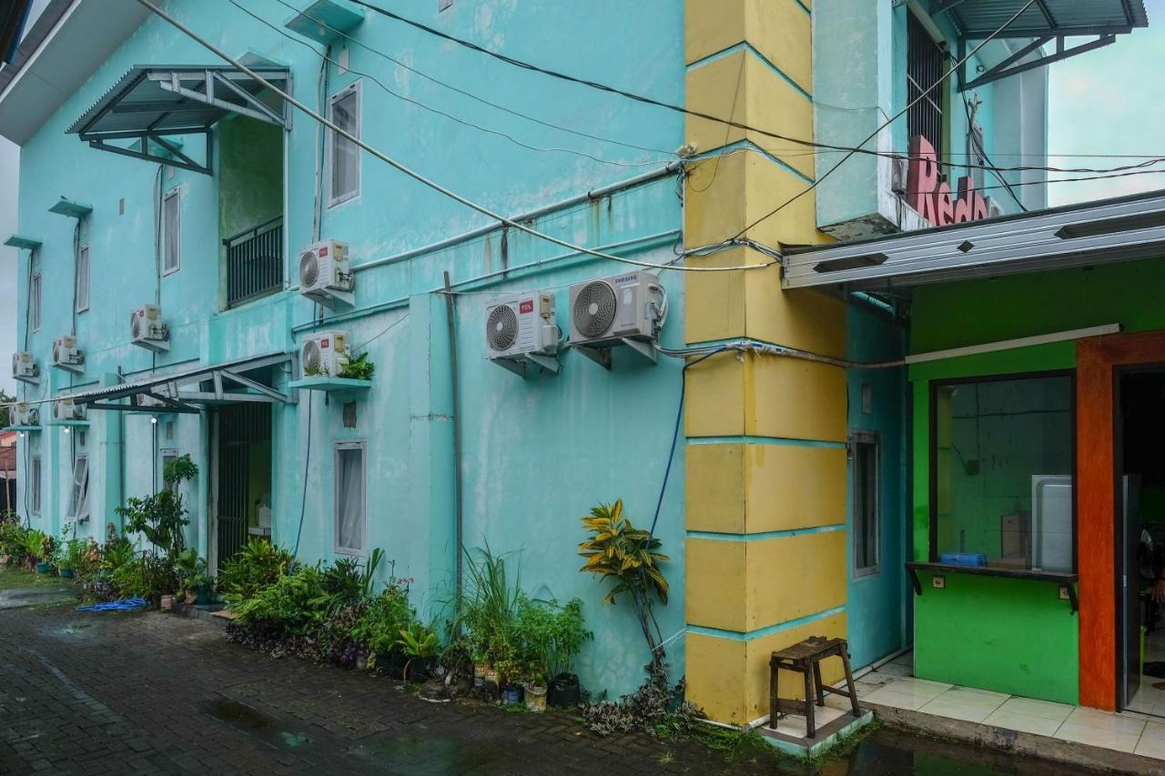 Wisma tamu Reddoorz Near Politeknik