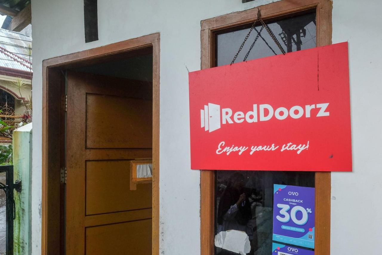 Reddoorz Near Politeknik Wisma tamu Manado