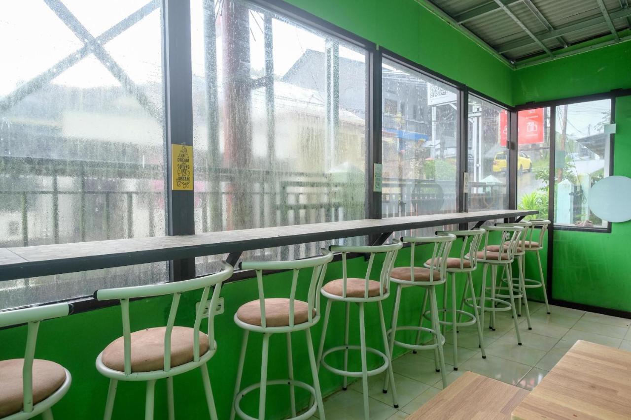 Wisma tamu Reddoorz Near Politeknik 2*